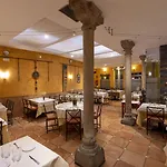 Maison d'hôtes Restaurante Puerta Del Alcazar 3*