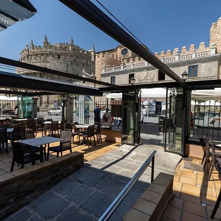 Guest house Restaurante Puerta Del Alcazar 2*