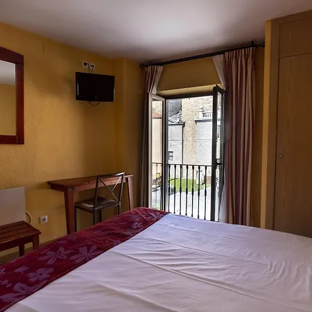 Pensión Restaurante Puerta Del Alcázar 3*