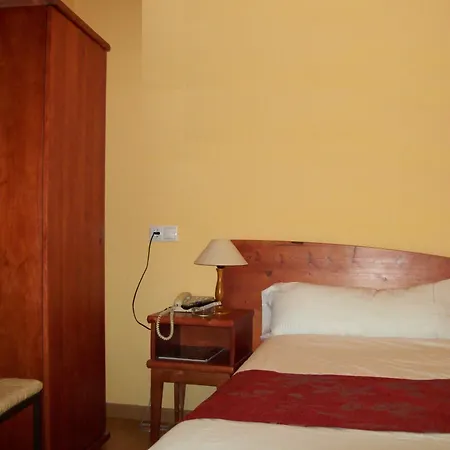 Guest house Restaurante Puerta Del Alcazar 3*