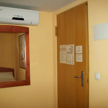 Guest house Restaurante Puerta Del Alcazar 3*