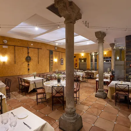 Guest house Restaurante Puerta Del Alcazar 3*