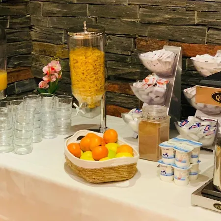 Guest house Restaurante Puerta Del Alcazar 3*