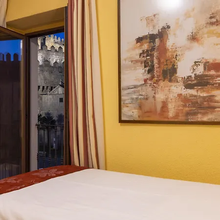 Maison d'hôtes Restaurante Puerta Del Alcazar 3*