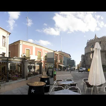Pensión Restaurante Puerta Del Alcázar 3*