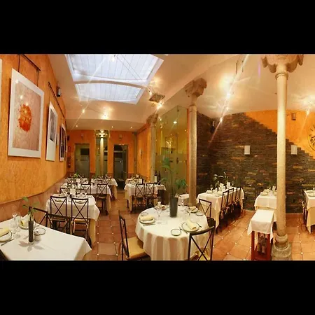 Restaurante Puerta Del Alcazar Vendégház 3*