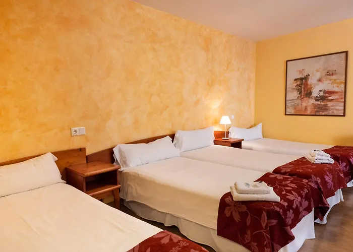 阿卡萨之门旅馆及餐厅 Ávila