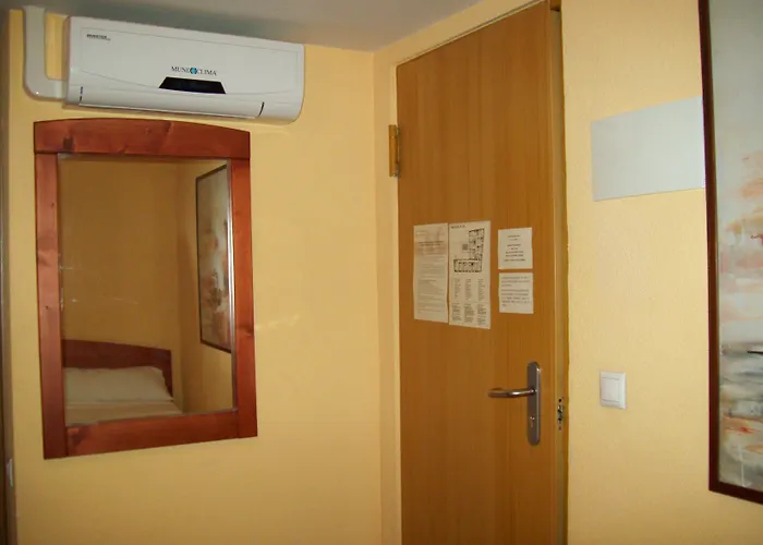 Guest house Restaurante Puerta Del Alcazar 3*