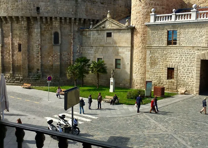 阿卡萨之门旅馆及餐厅 3* Ávila