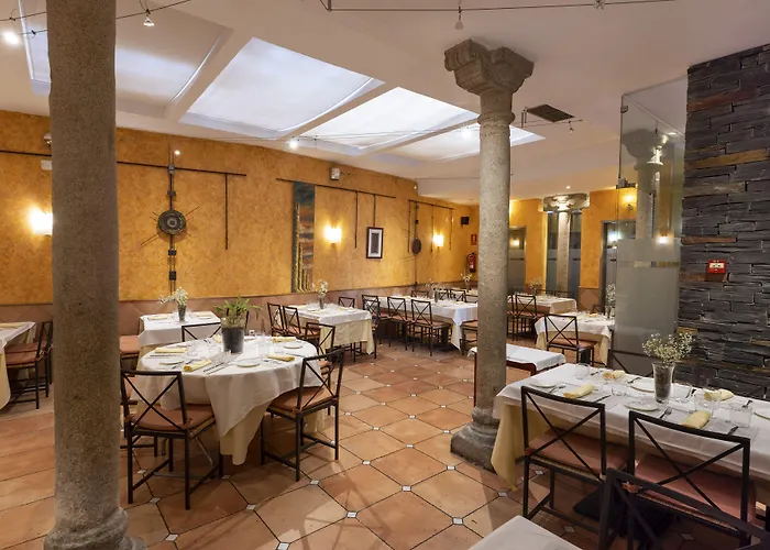 Restaurante Puerta Del Alcazar بيت ضيافة Ávila