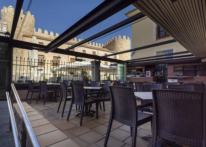 Restaurante Puerta Del Alcazar بيت ضيافة