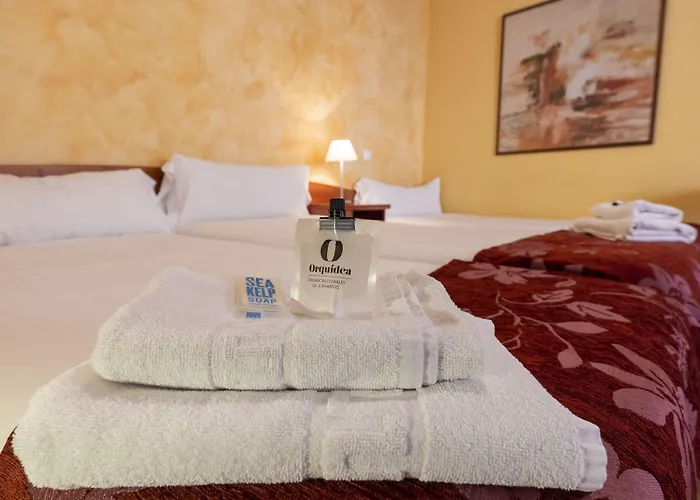 阿卡萨之门旅馆及餐厅 招待所 Ávila