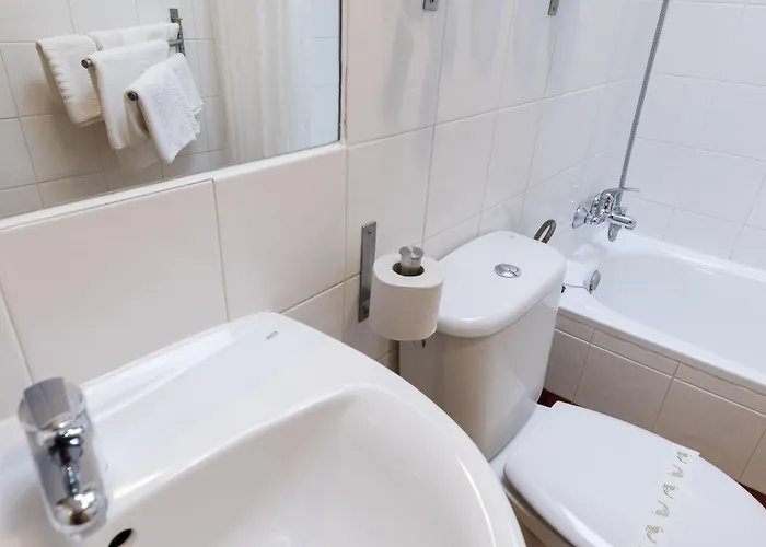 阿卡萨之门旅馆及餐厅 Ávila