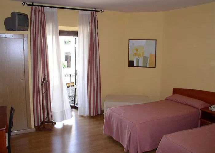 Guest house Restaurante Puerta Del Alcazar 3*