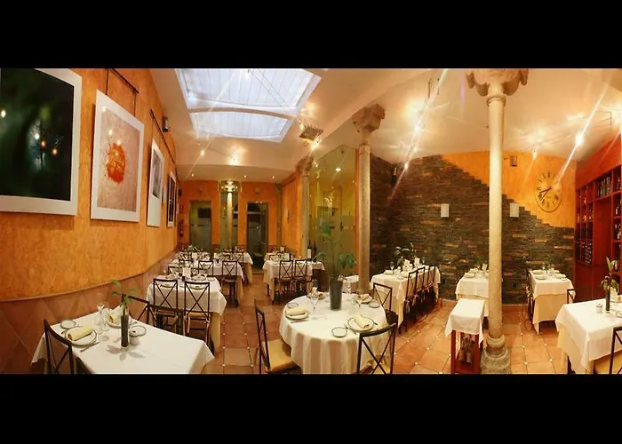 阿卡萨之门旅馆及餐厅 招待所 3*