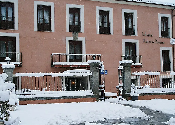 Guest house Restaurante Puerta Del Alcazar 3*