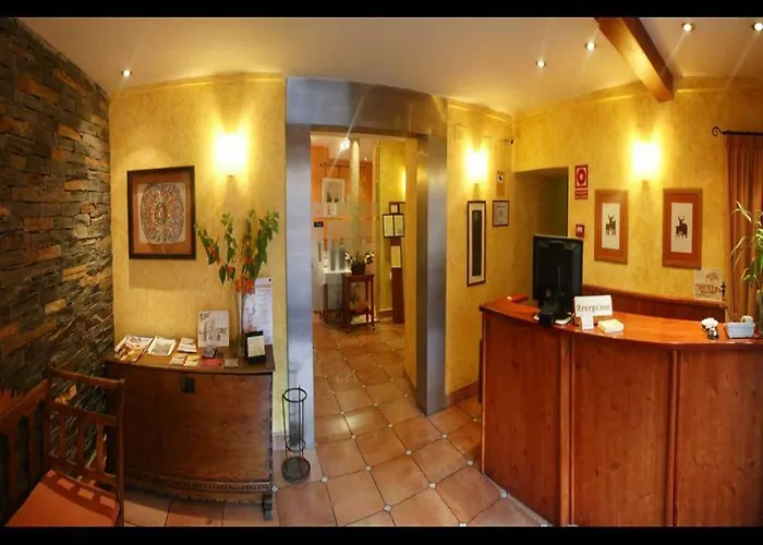 Restaurante Puerta Del Alcazar بيت ضيافة